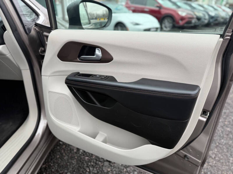 2017 Chrysler Pacifica Touring Plus