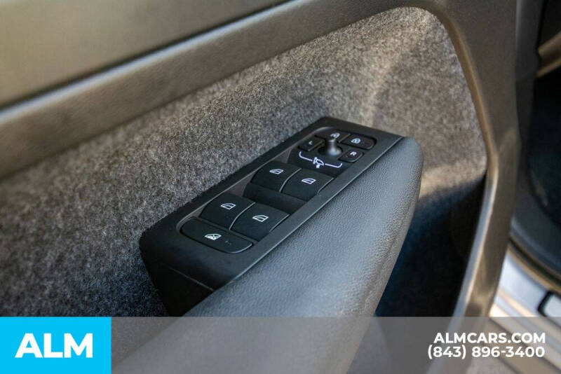 2023 Volvo XC40 B5 Plus Bright Theme