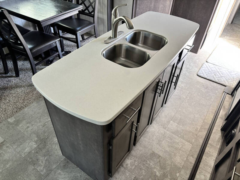 2018 Crossroads RV Sunset Trail 33SI