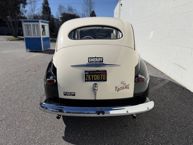 1948 Ford Super Deluxe