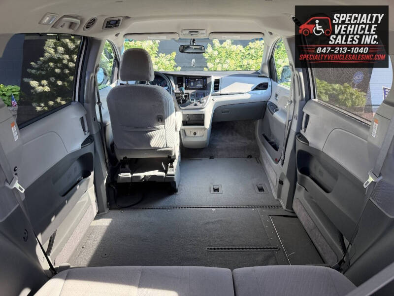 2016 Toyota Sienna LE Mobility 7-Passenger