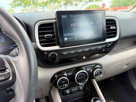 2023 Hyundai Venue SEL