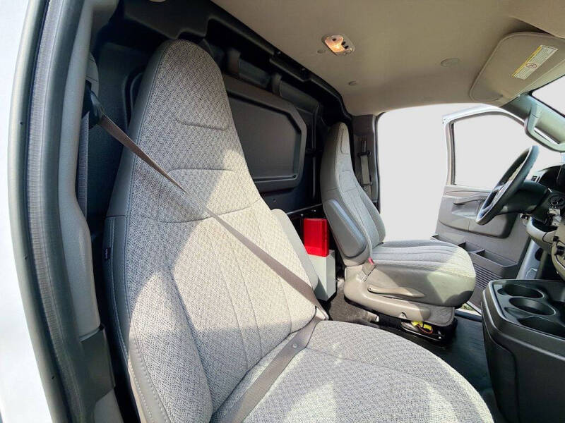 2025 Chevrolet Express 2500