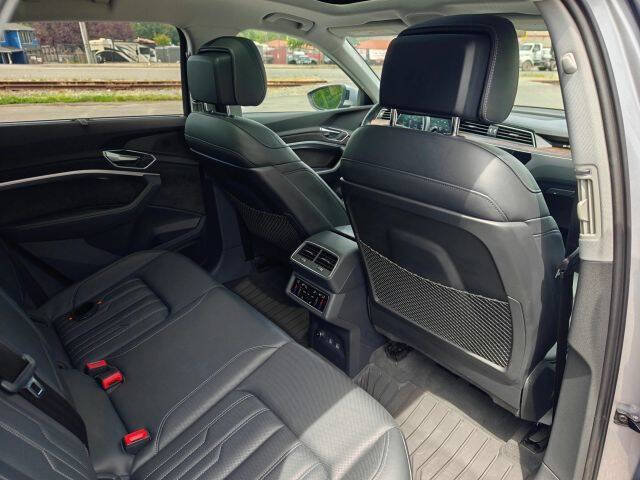 2019 Audi e-tron quattro Prestige