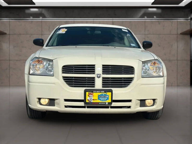 2005 Dodge Magnum SE