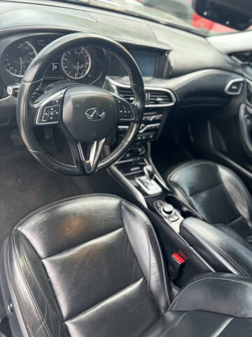 2017 Infiniti QX30 Premium