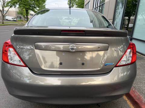 2013 Nissan Versa 1.6 SV