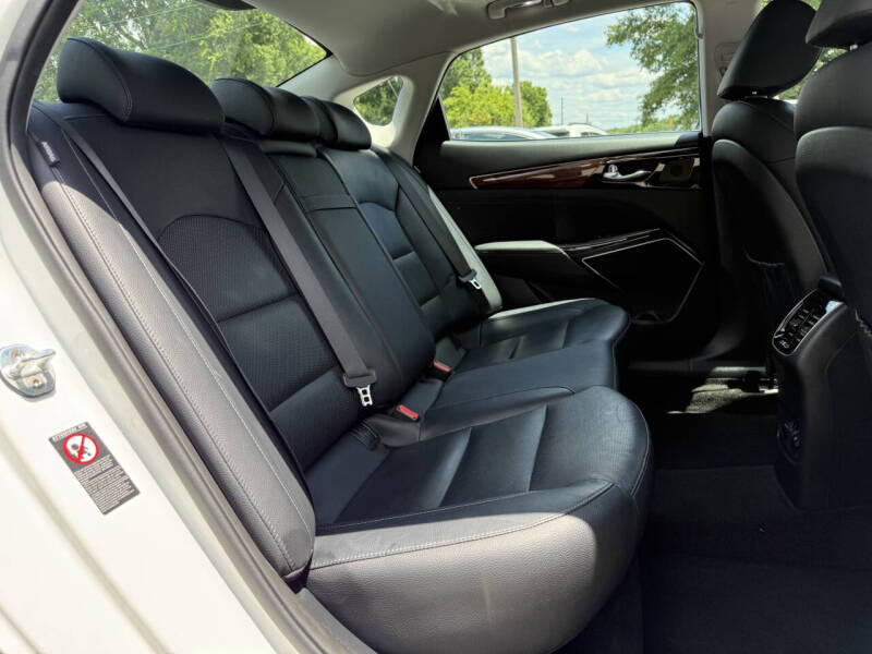 2017 Kia Cadenza Technology