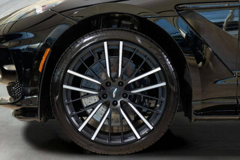 2025 Aston Martin DBX 707