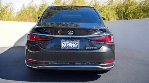 2024 Lexus ES 300h Luxury