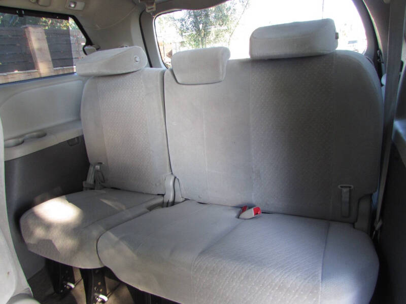 2017 Toyota Sienna LE 8-Passenger