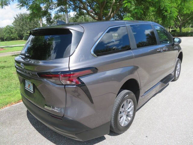 2024 Toyota Sienna XLE 7-Passenger