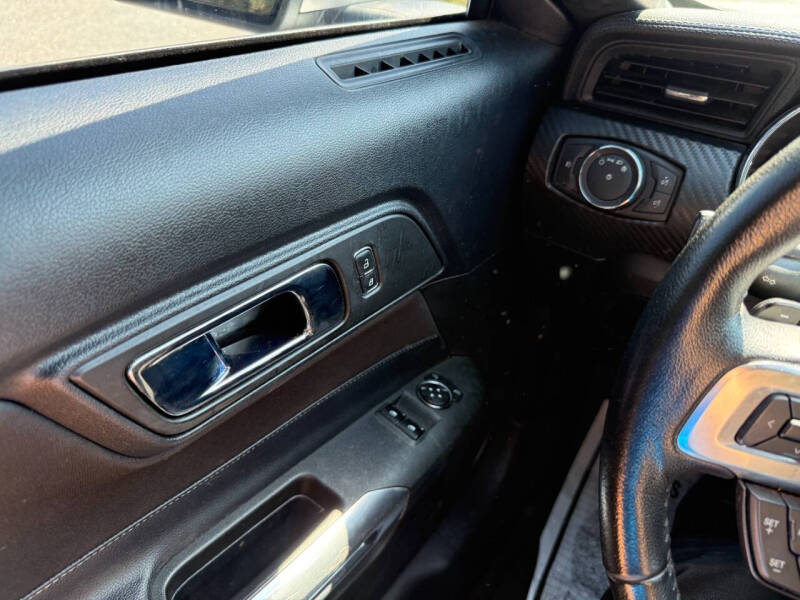 2016 Ford Mustang V6