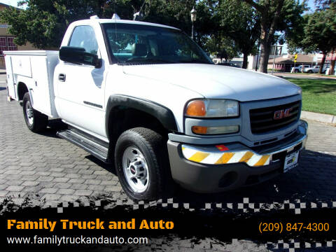 2006 GMC Sierra 2500HD for sale at Family Truck and Auto in Oakdale CA