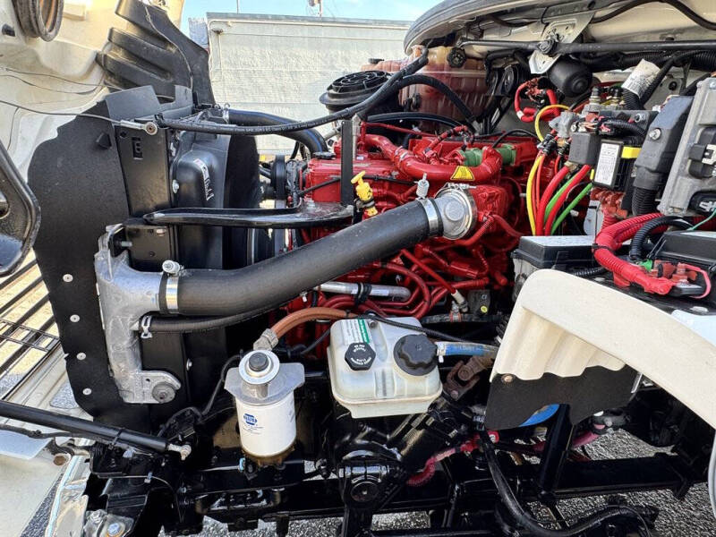 2017 Freightliner M2 106