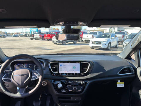 2026 Chrysler Voyager LX