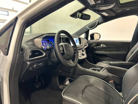2027 Chrysler Pacifica Limited