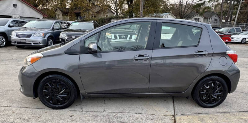 2013 Toyota Yaris 5-Door LE