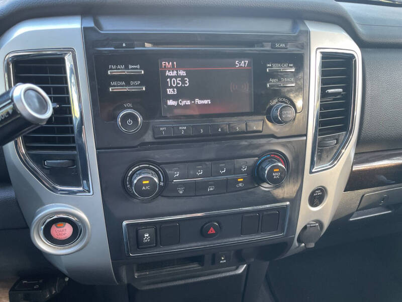 2017 Nissan Titan SV