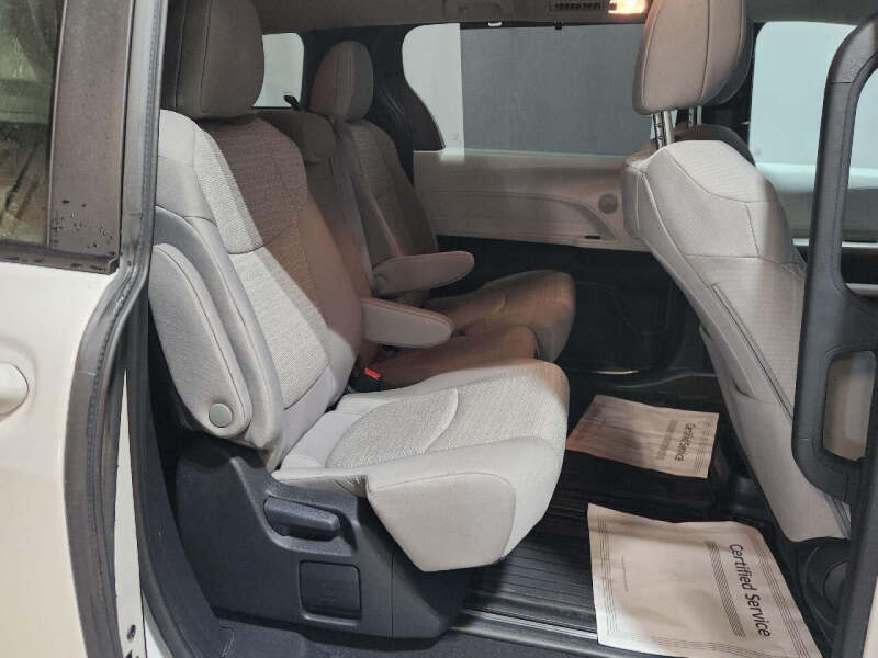 2025 Toyota Sienna LE 8-Passenger