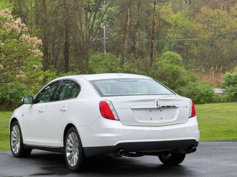 2011 Lincoln MKS