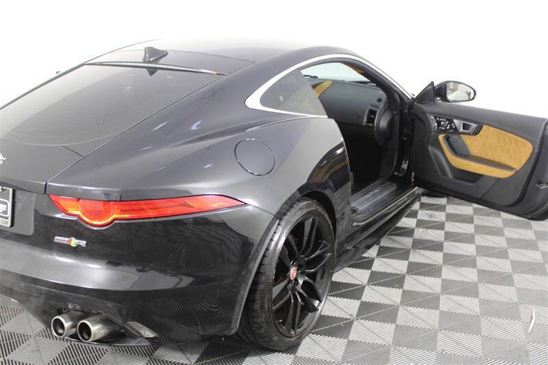 2016 Jaguar F-TYPE R