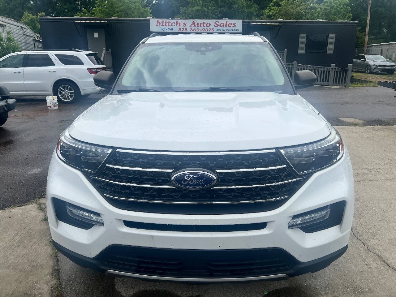 White 2021 Ford Explorer XLT AWD XLT 4dr SUV 1