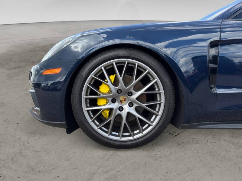 2017 Porsche Panamera 4