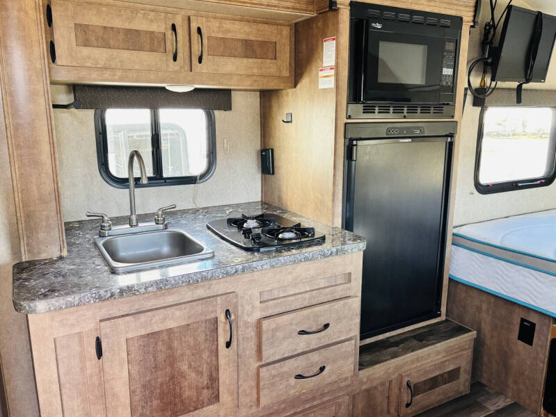 2018 Starcraft RV Comet 17RB