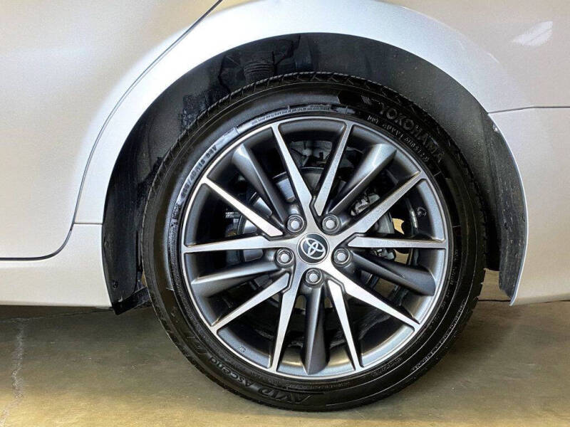 2022 Toyota Camry Hybrid XLE