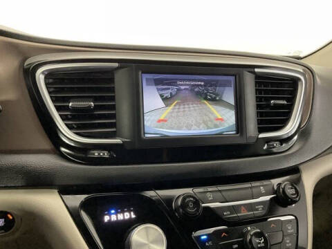 2022 Chrysler Voyager LX