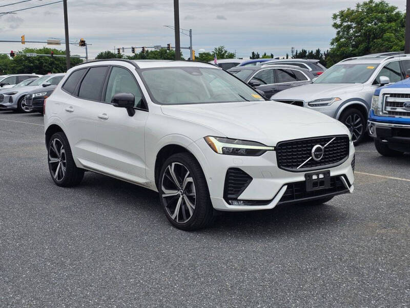 2023 Volvo XC60 B6 Ultimate Dark Theme