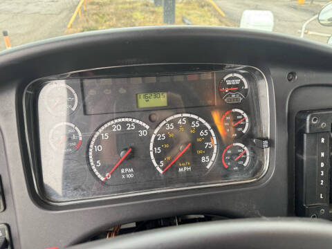 2012 Freightliner M2 106