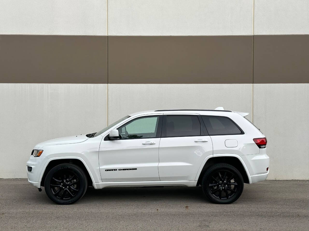 2021 Jeep Grand Cherokee for sale at Phoenix Motor Co in Romulus, MI