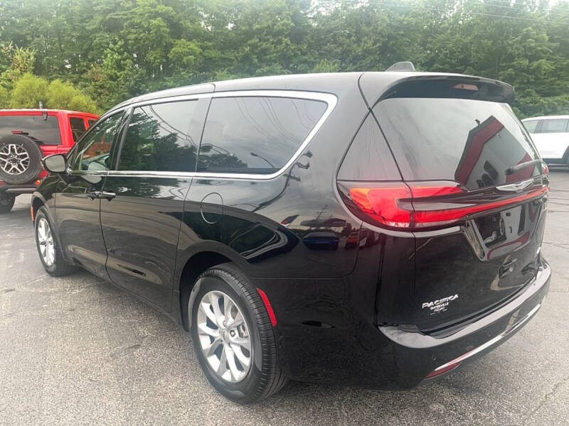 2024 Chrysler Pacifica Touring L