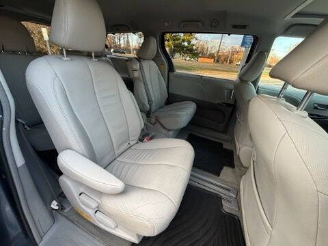 2014 Toyota Sienna XLE 8-Passenger