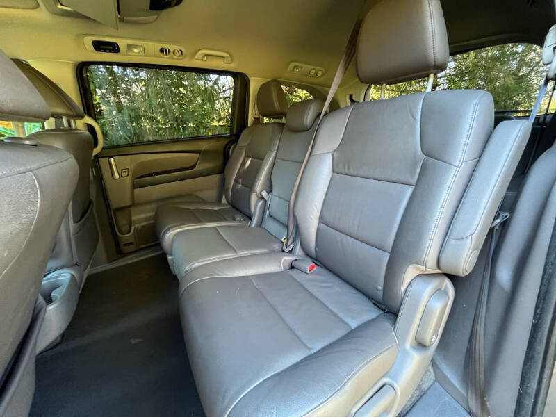 2011 Honda Odyssey Touring photo 14