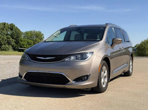 2017 Chrysler Pacifica Touring-L Plus