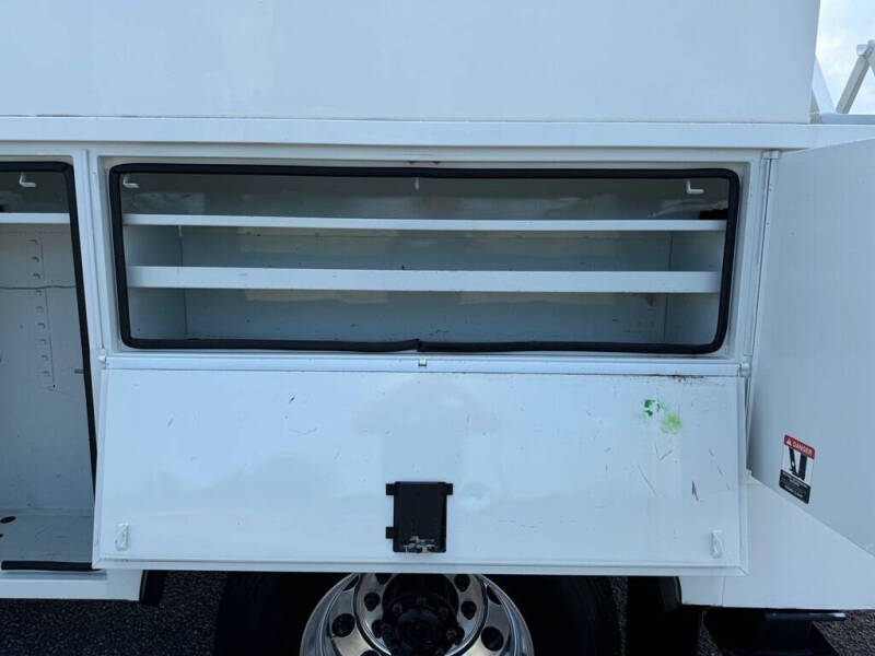 2013 Freightliner M2 106