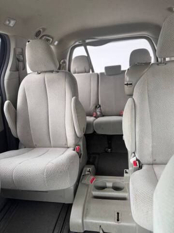2013 Toyota Sienna LE 7-Passenger Auto Access Seat