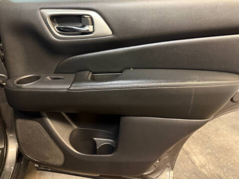 2017 Nissan Pathfinder SL