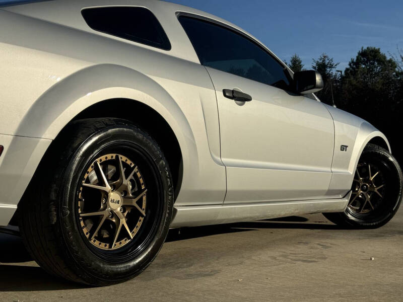 2005 Ford Mustang GT Premium