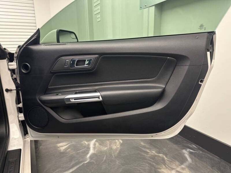 2017 Ford Mustang V6