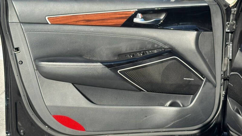 2017 Kia Cadenza Premium