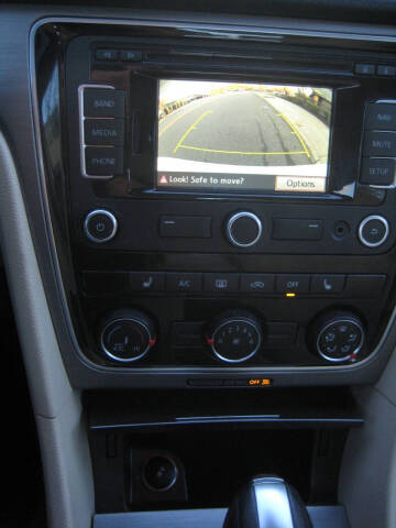 2015 Volkswagen Passat 1.8T SE