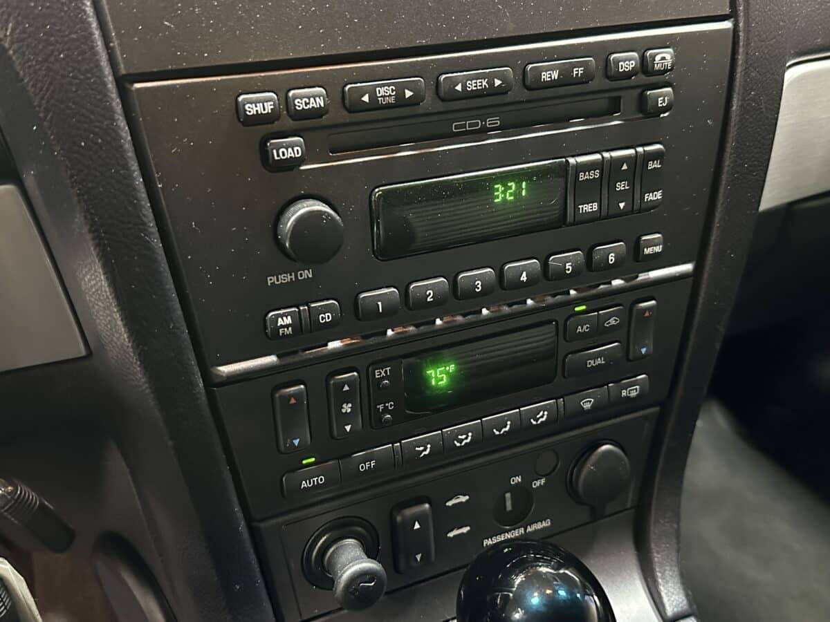 2003 Ford Thunderbird 16