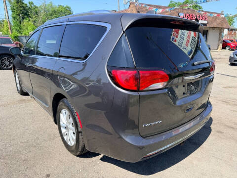 2018 Chrysler Pacifica Touring L Plus