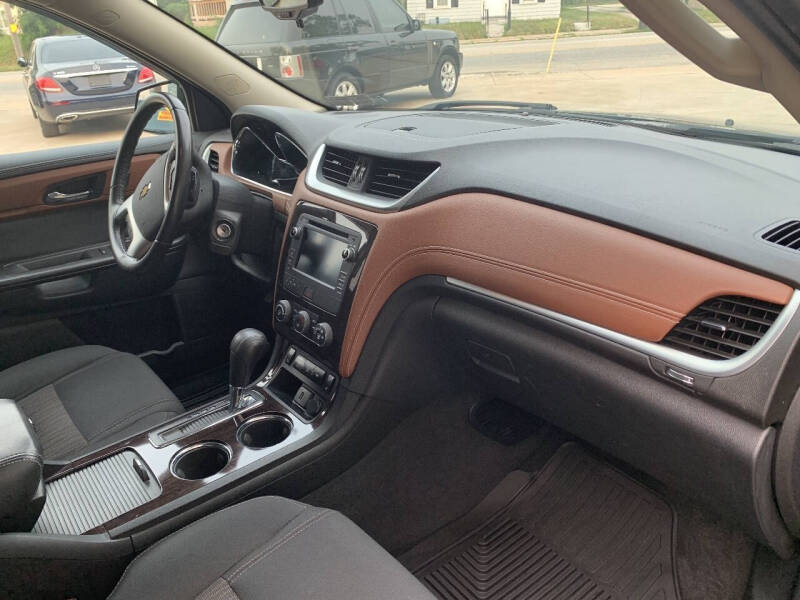 2017 Chevrolet Traverse LT