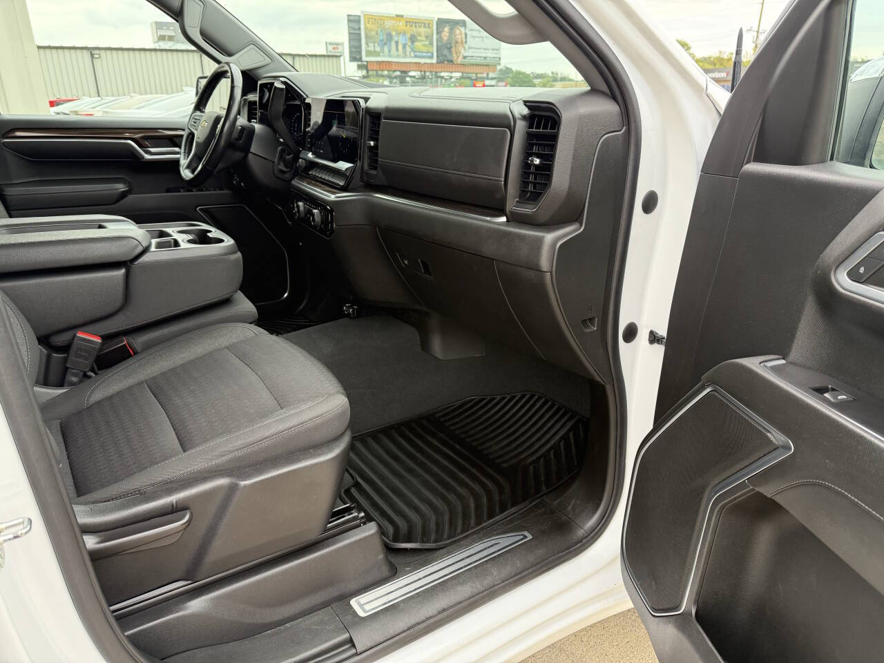 2022 Chevrolet Silverado 1500 LT photo 10