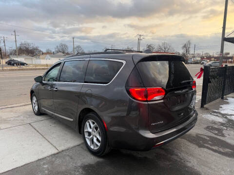 2017 Chrysler Pacifica Touring Plus